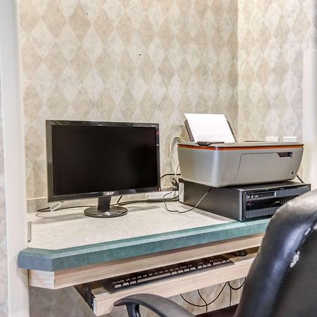 Motel 6-Red Deer, Ab Bagian luar foto