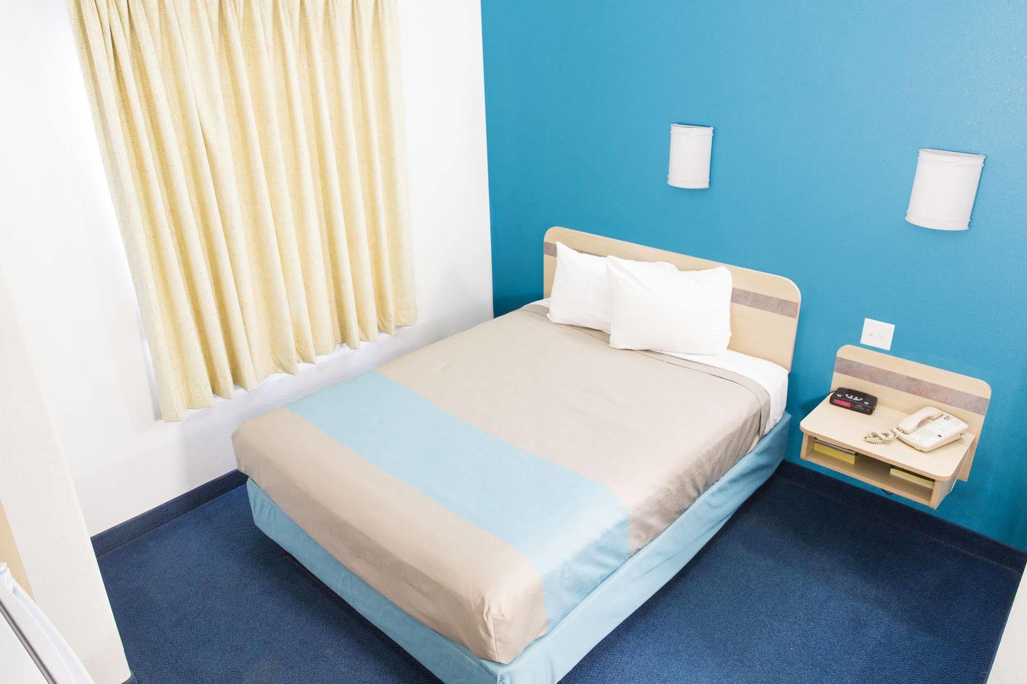 Motel 6-Red Deer, Ab Bagian luar foto