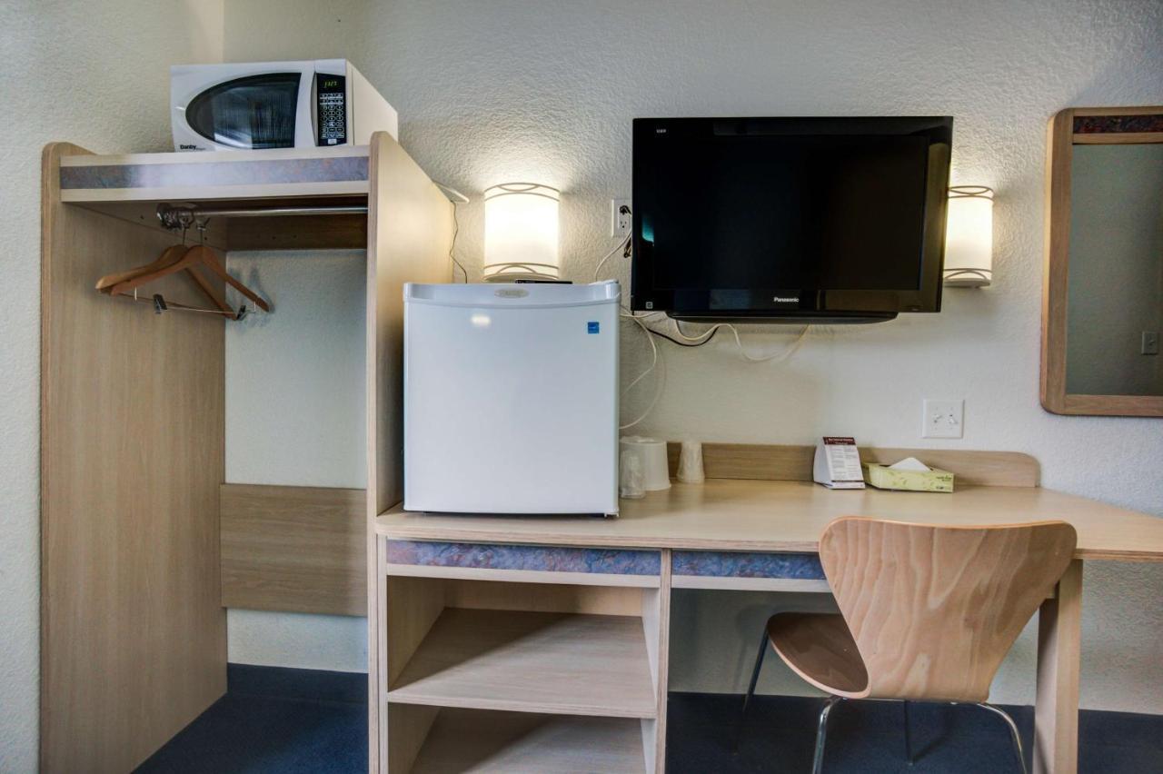 Motel 6-Red Deer, Ab Bagian luar foto